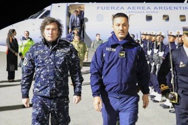 Choque de agendas: Luis Petri, con F-16 pero sin Javier Milei