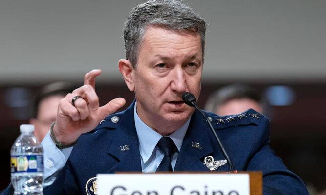 Jefe del Estado Mayor de EE.UU. visita Puerto Rico en medio de la tensión con Venezuela