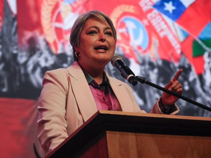 Jeannette Jara se abre a dejar su militancia en el Partido Comunista si es electa Presidenta