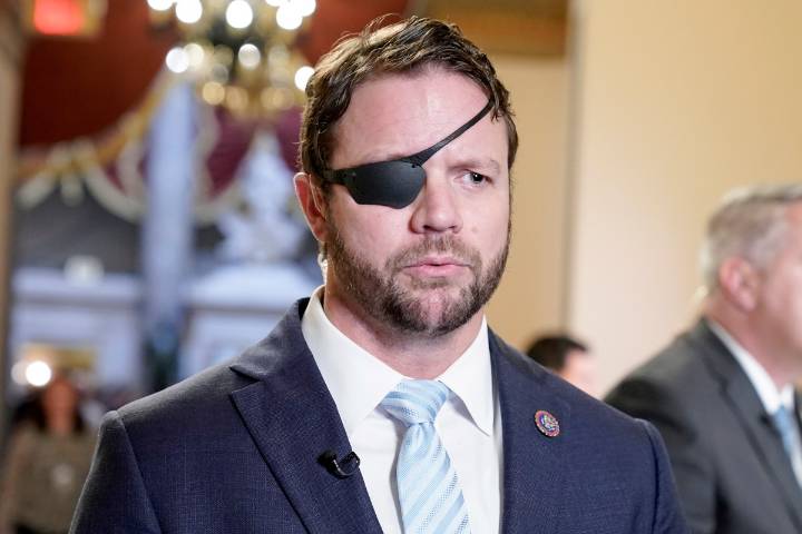 CIA en México alerta sobre comportamiento de Dan Crenshaw relacionado con el consumo de alcohol