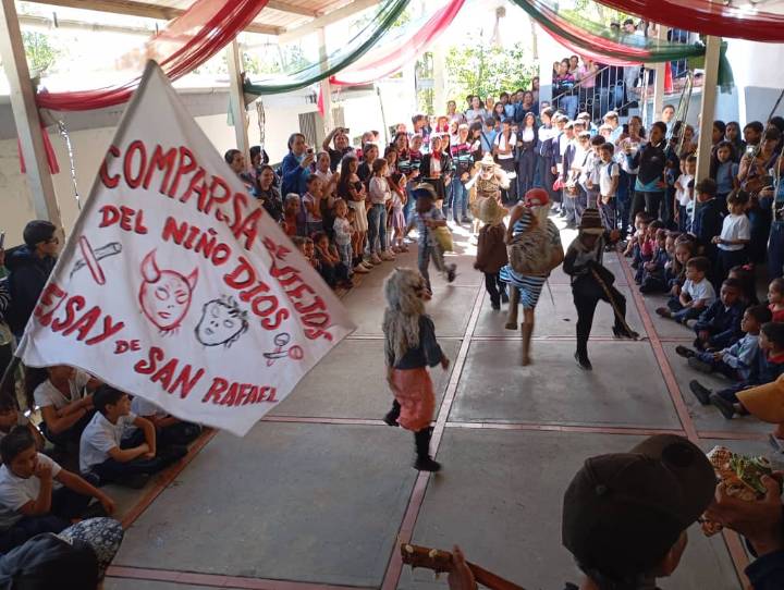Escuela Máximo Saavedra de San Rafael celebrando su aniversario