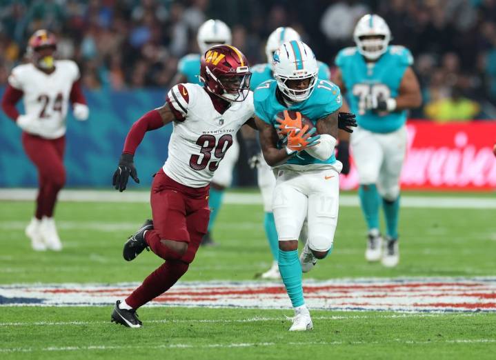 Dolphins top Commanders late in NFL’s first game in Spain