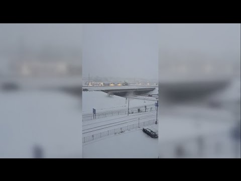 Thanksgiving travelers in Atlanta navigate rain, crowds and traffic as they head home