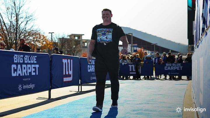 📸 GAMEDAY: Giants arrive at MetLife Stadium