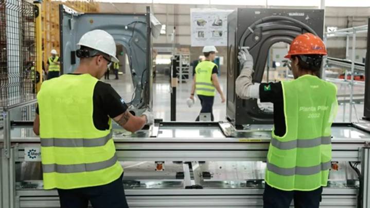 Whirlpool cierra su fábrica en Buenos Aires y despide a 220 empleados