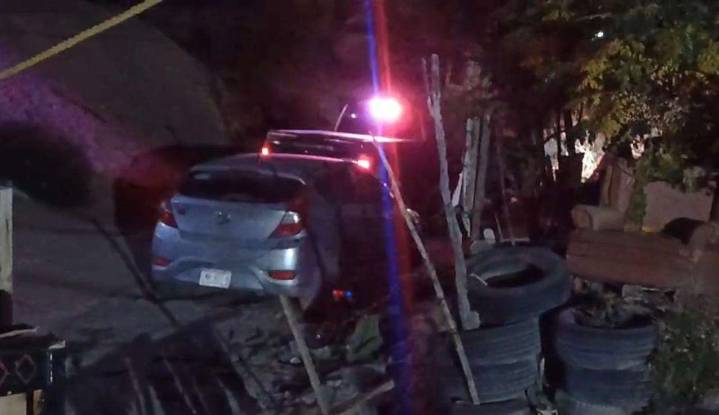 Hallan a hombre sin vida dentro de auto en Puerto La Paz