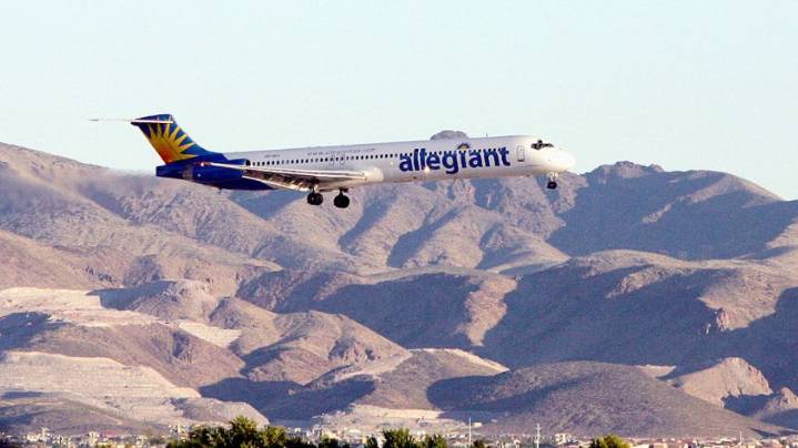 Allegiant Air pilots picket at Bellingham International