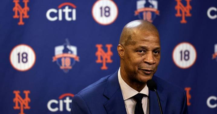 Trump pardons MLB great Darryl Strawberry on 1995 tax evasion charge
