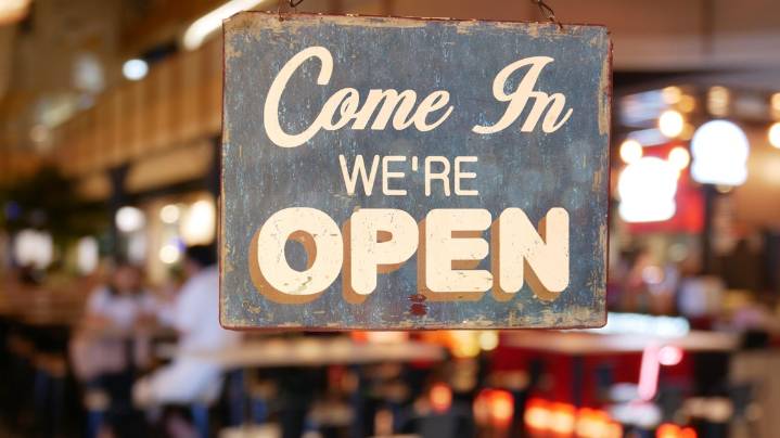 Which grocery stores are open on Thanksgiving?