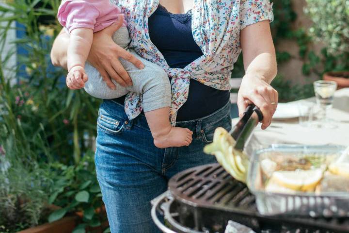 Father 'Disappointed' After Daughter Declines Invite to Family Barbecue 2 Weeks After Giving Birth