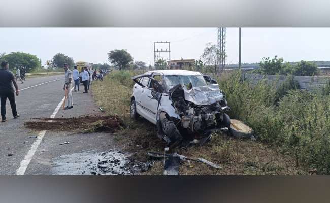 Three die after car, courier vehicle collide in Bidar district