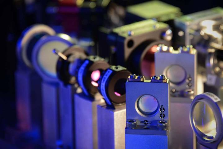 Quantum computers that recycle their qubits can limit errors