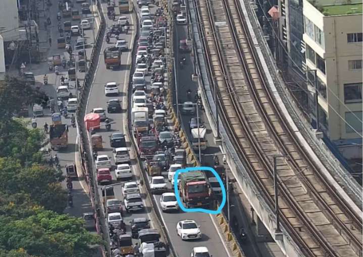 Hyderabad: DCM Breakdown Slows Traffic on PNT Flyover Near Rasoolpura
