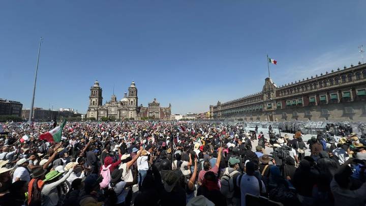 Defiende Brugada actuación de policías en marcha; no hubo ninguna orden de reprimir