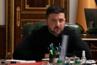 El jefe del ejército ucraniano visita ciudad sitiada mientras Zelenskyy enfrenta un escándalo