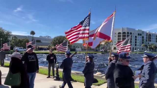 World War II vet sings at Sanford Veteran's day celebration