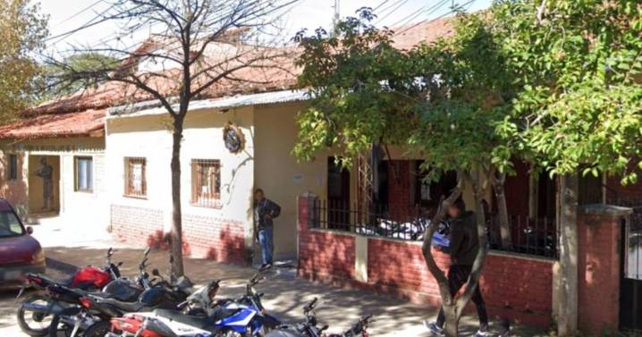 Dejaron las motocicletas en la vereda y se las robaron