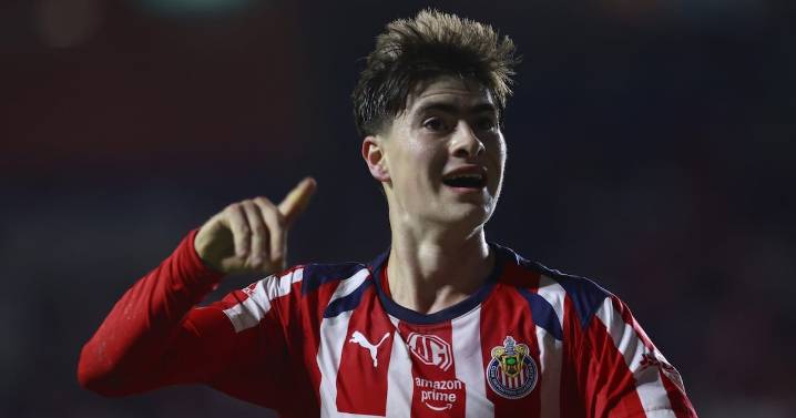 ‘No toma refresco, estudia la licenciatura’: Papá de la ‘Hormiga’ González revela la clave de su éxito