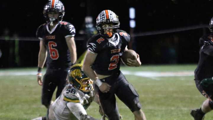 Middlebury football knocks off BBA to book D