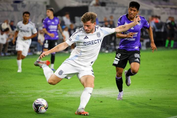 Tom Krasovic: Varas sees grit in fans, and SDFC needs to mirror it