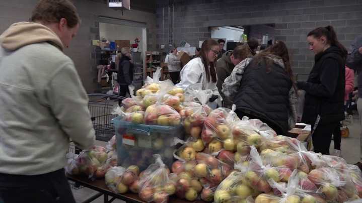 University of Scranton students prepare Thanksgiving meals for families in need