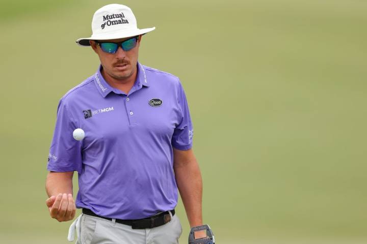 Deadspin | Golf Glance: Drama-packed season finales on PGA, LPGA Tours