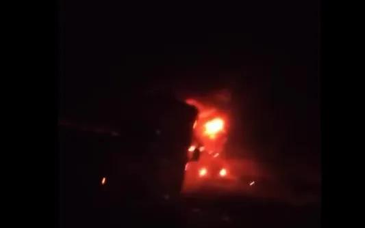 Ruta 5: Un camión con combustible volcó y se prendió fuego parte de su carga