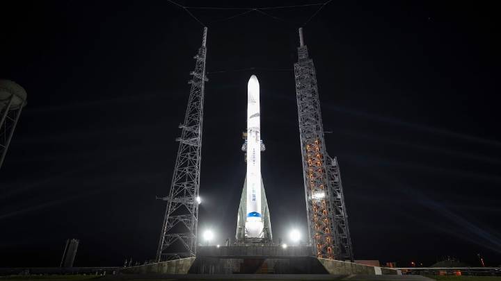 Blue Origin launches Escapade mission to Mars, attempts to land rocket