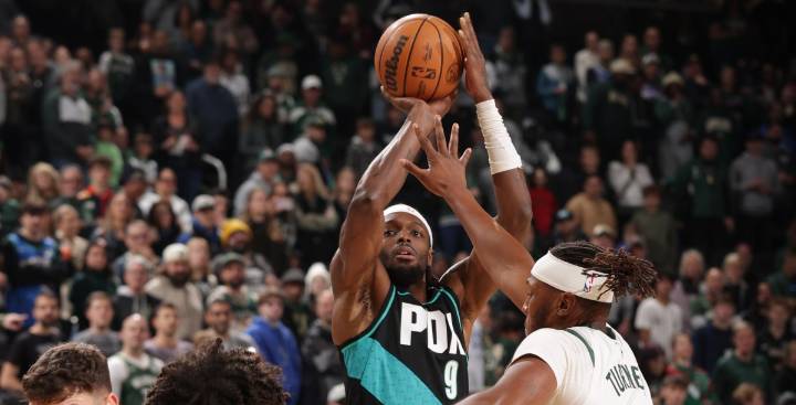 Blazers, Grant Mow Over Milwaukee