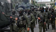 Colombia suspende a general del Ejército y a funcionario de inteligencia presuntamente vinculados a disidencias de las FARC