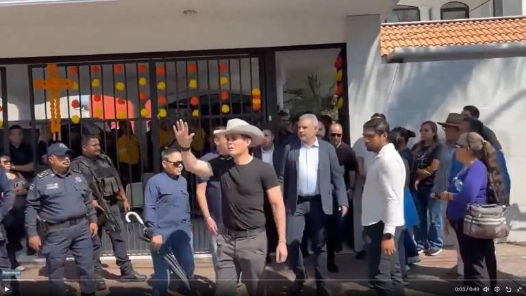 ¡Fuera, asesino!: gobernador Ramírez Bedolla abandona funeral del alcalde de Uruapan, Carlos Manzo, entre reclamos