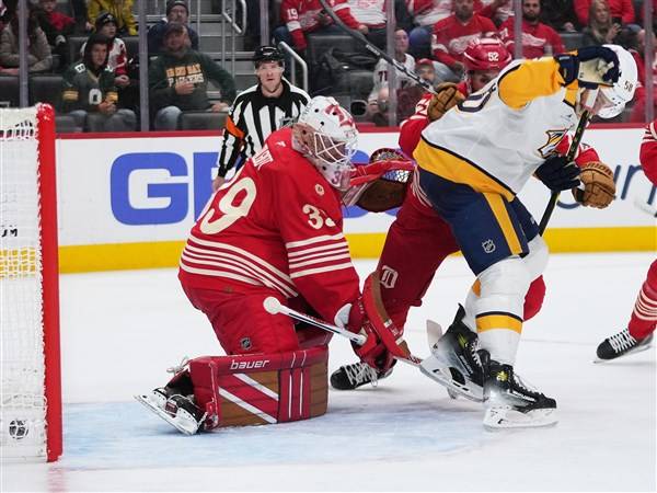 Predators score 5 in 3rd period to down Red Wings, 6