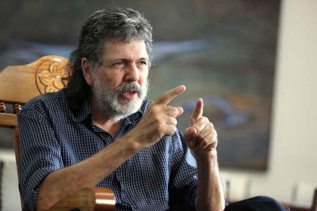 Abel Prieto celebra la vida, con lealtad a la Revolución y a Cuba