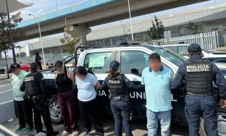 Detienen a cuatro personas en laterales de la 57