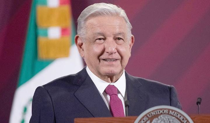 AMLO RECIBE UNA OLA DE FELICITACIONES POR SU CUMPLEAÑOS NÚMERO 72