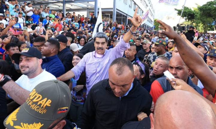 CNN comprueba lo que sabíamos: Maduro está en las calles con el pueblo