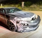 Camaro pierde el control y choca contra contención en Villa Magna