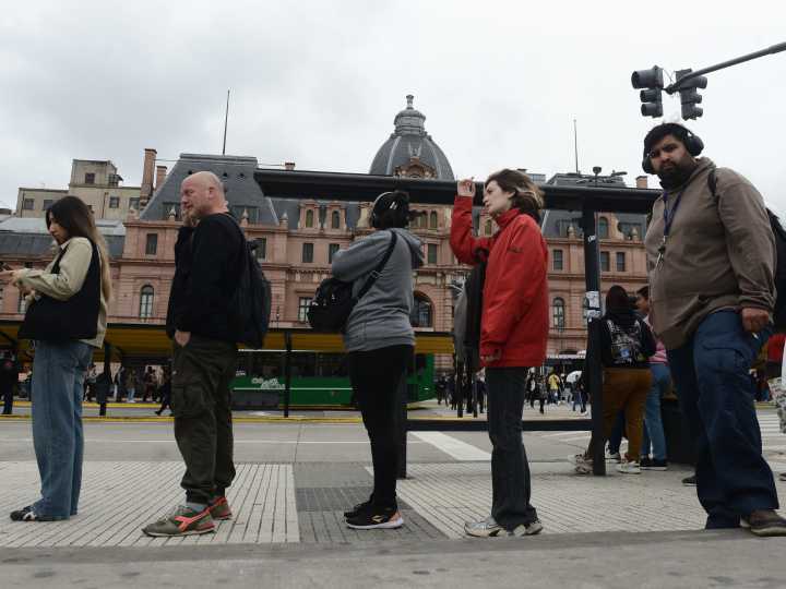 Hasta qué hora será el paro de colectivos de hoy en el AMBA