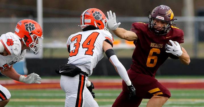 Photos: Richmond-Burton vs. Byron, Class 3A semifinal playoff football – Shaw Local