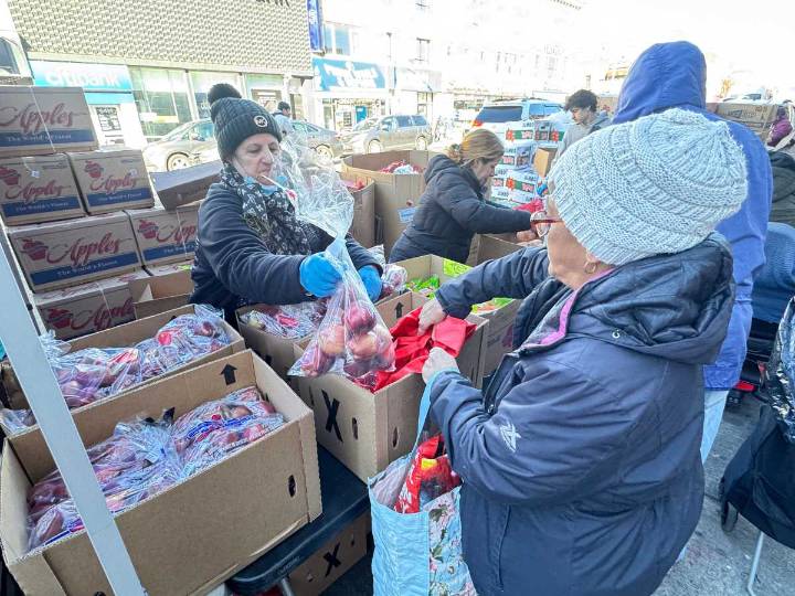 South Brooklyn turkey distributions deliver hundreds ahead of Thanksgiving • Brooklyn Paper