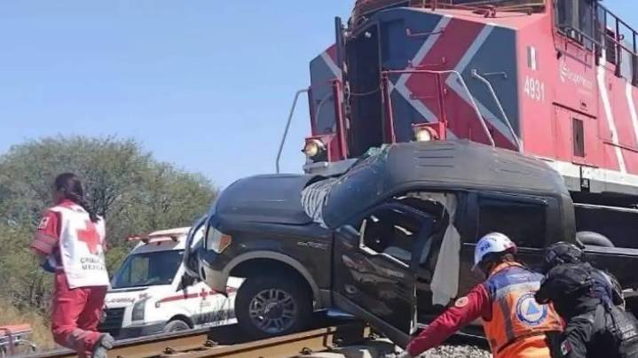 Accidente en Pénjamo: ferrocarril embiste a un automovilista en carretera Pénjamo
