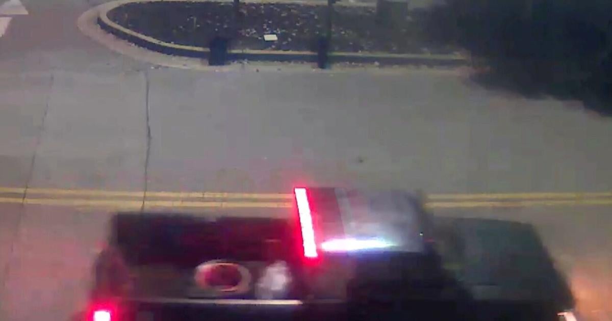 Crime Stoppers: Duo drives away with boat & trailer