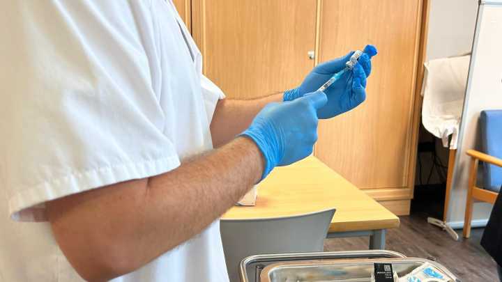 Asturias intensifica su campaña contra la gripe: habilita 34 puntos para vacunarse por las tardes sin cita previa