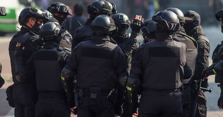 Vendedores ambulantes lanzan aceite hirviendo a tres guardias municipales de Estación Central: uno resultó herido de gravedad