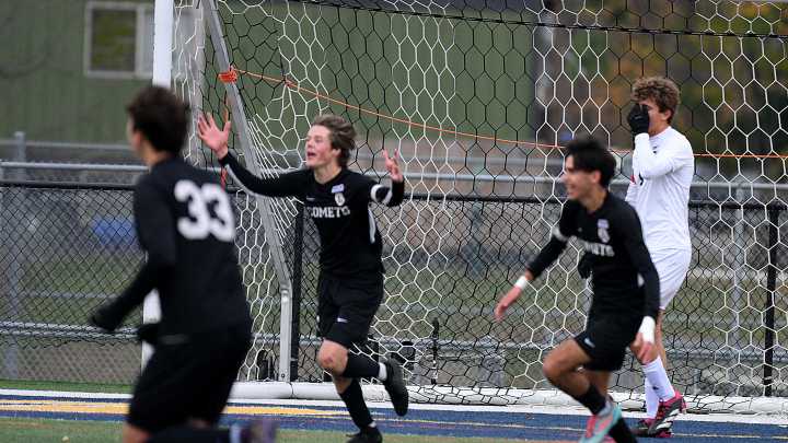 Leland outlasts Grosse Pointe Woods University Liggett to win Division 4 title