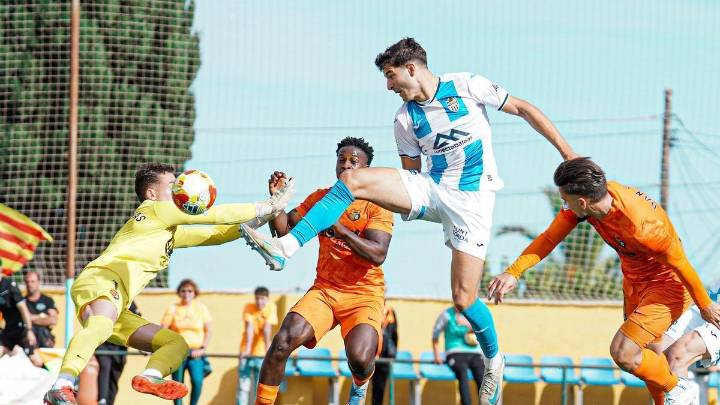 El Atlético Baleares vuelve a ganar y regresa a la zona de play