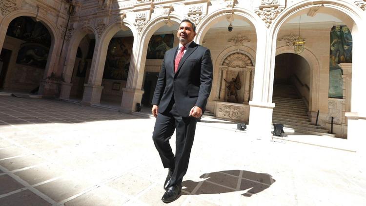 Enciende Cruz redes con foto en Palacio; "aquí llegará la transformación"