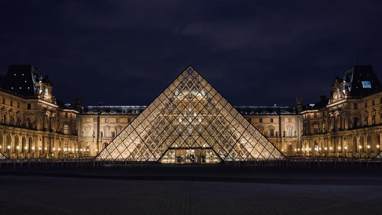 Usaba Louvre contraseña con su nombre y seguridad obsoleta
