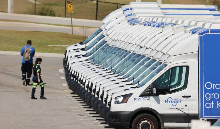 Kroger closing Groveland warehouse, thousands impacted
