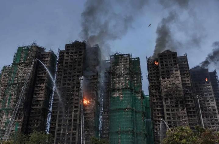 Sube a 83 el numero de fallecidos tras incendio en complejo residencial de Hong Kong